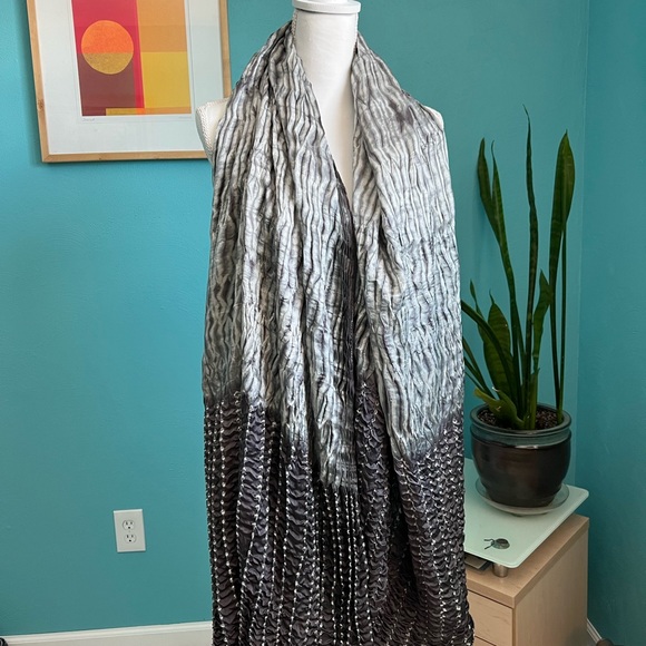 Arhaus Scarf or throw - Picture 3 of 6